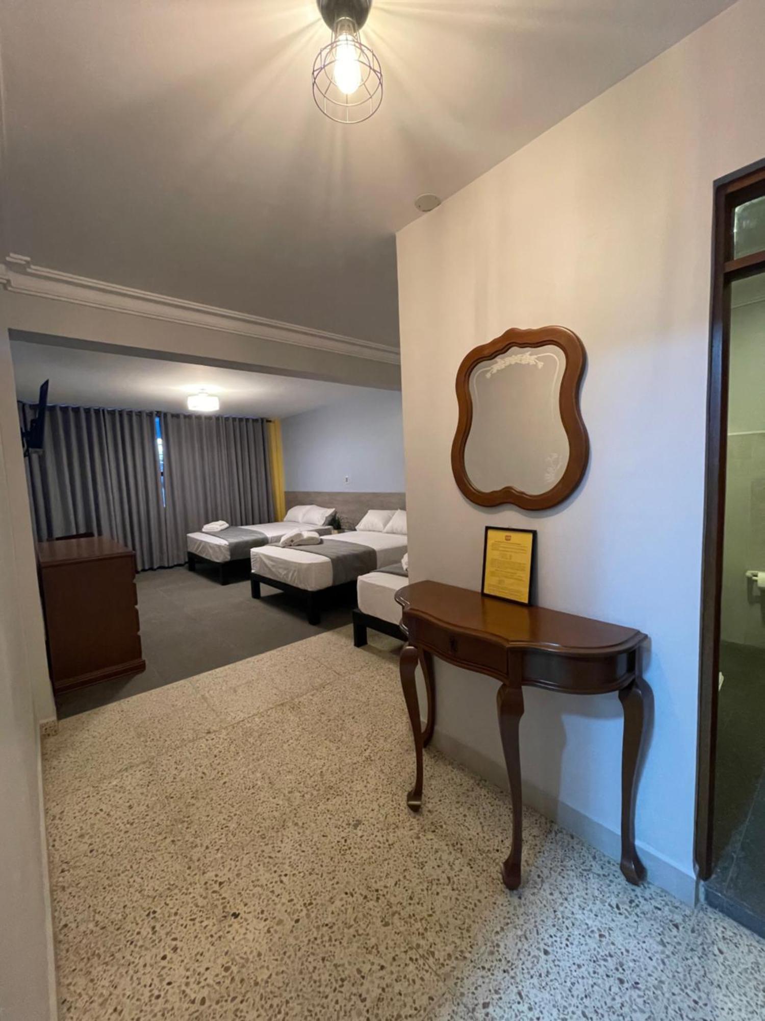 Izza Hotel Кочабамба Екстер'єр фото